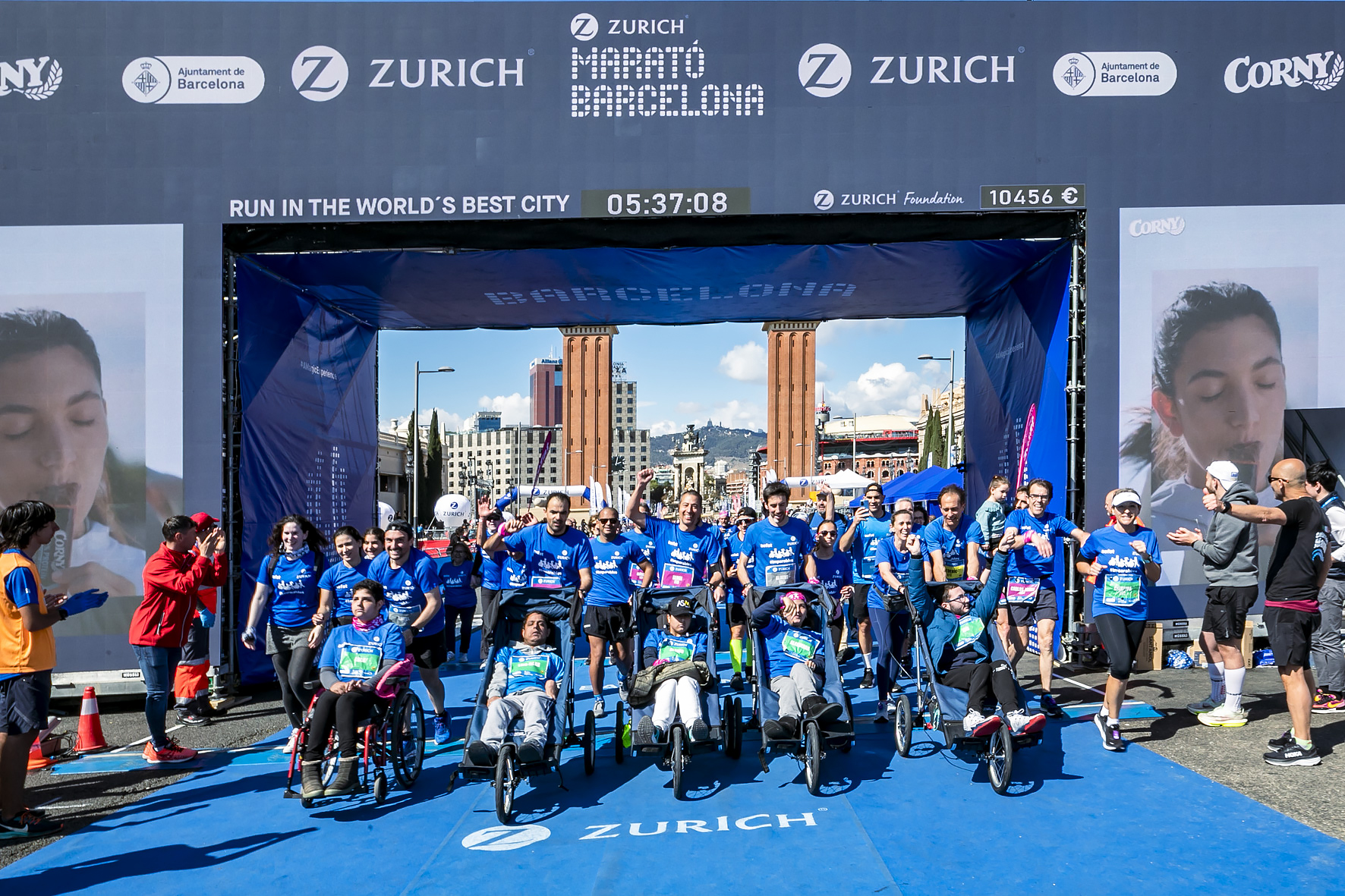 Equipo Zurich Aefat en Marató Barcelona 2023 Foto Xavier dArquer 5