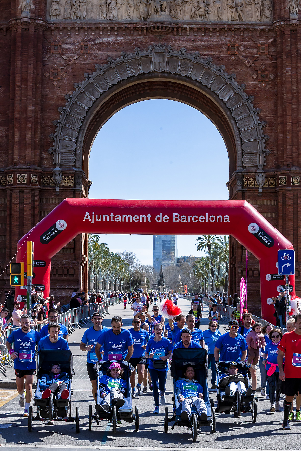 Equipo Zurich Aefat en Marató Barcelona 2023 Foto Xavier dArquer 7
