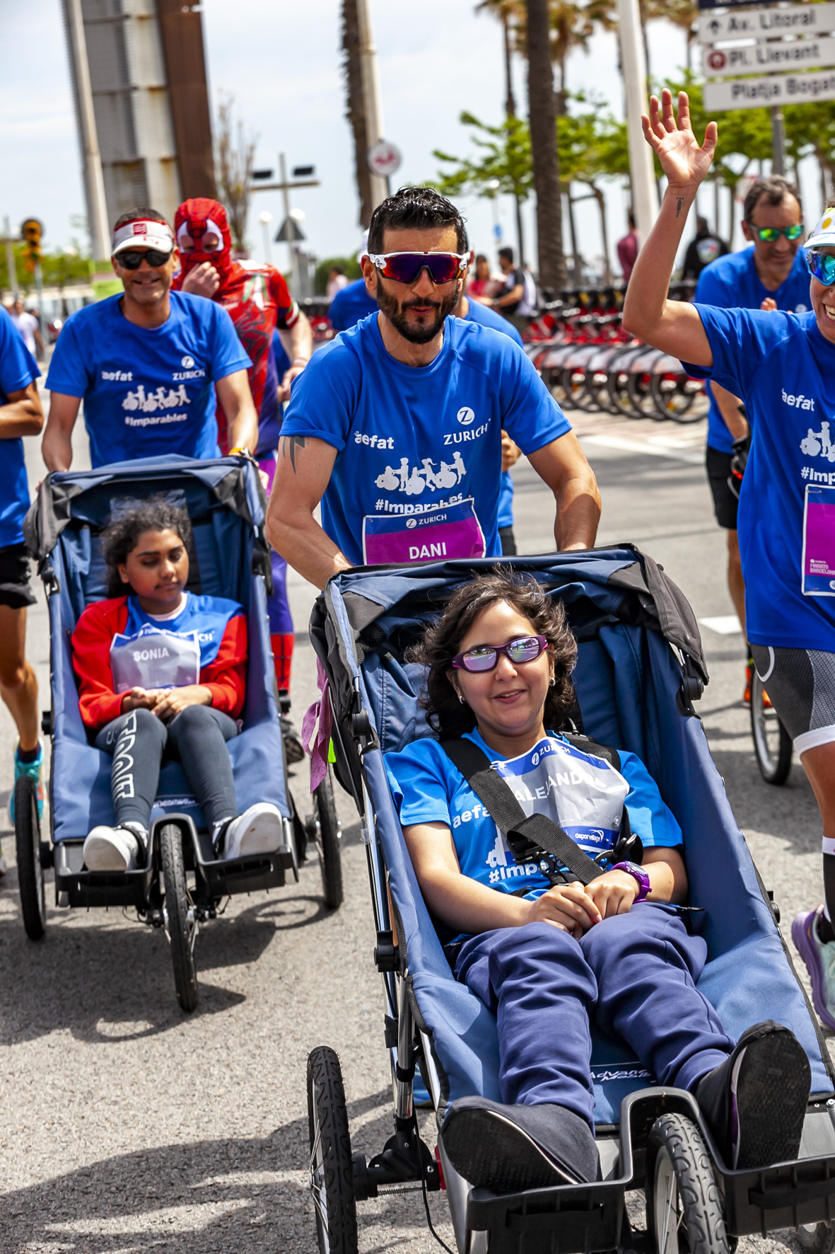 Alejandra Equipo Zurich Aefat en Zurich Marató Barcelona 2022 Foto Xavier dArquer Doblestudio