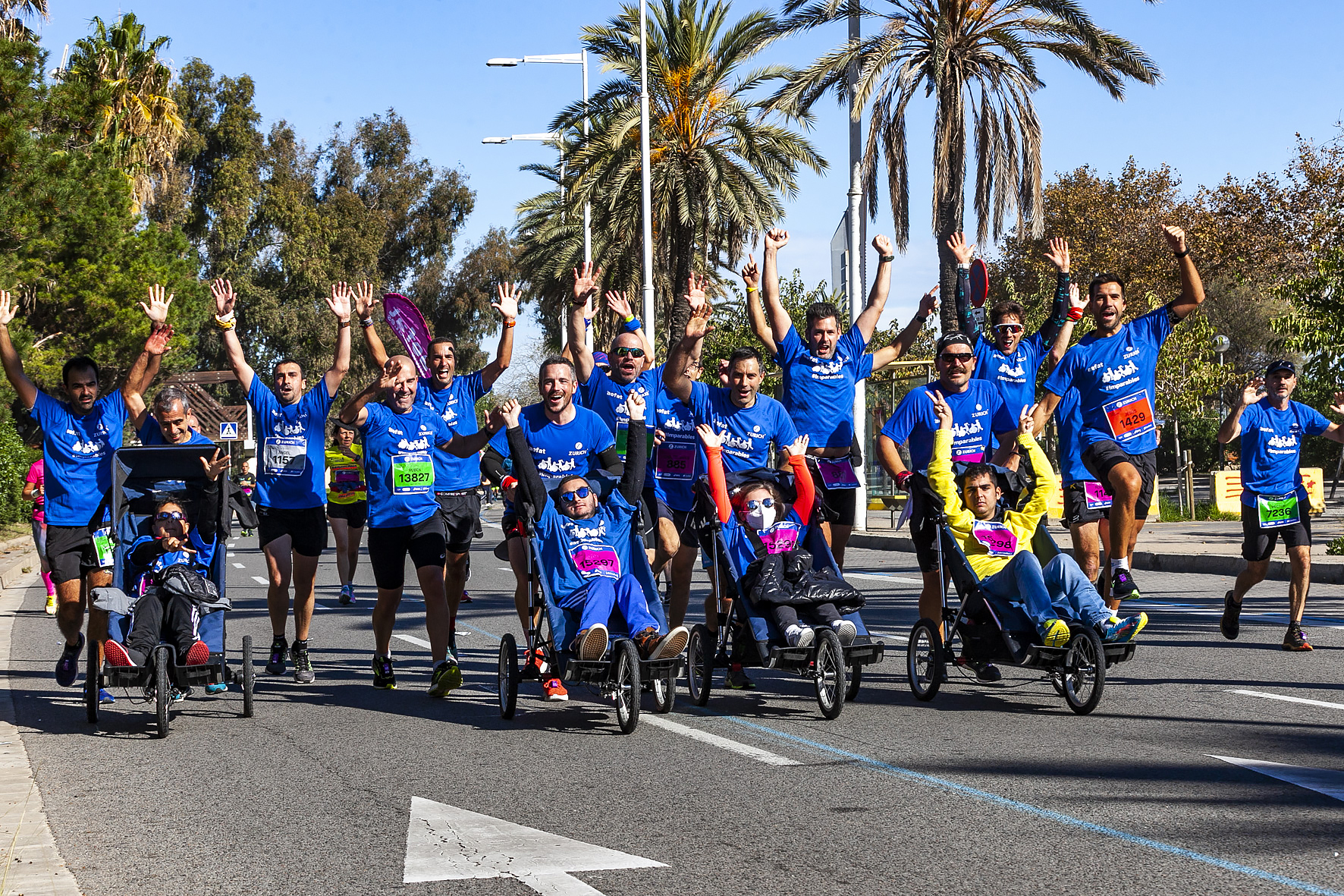 EQUIPO ZURICH AEFAT en Marató Barcelona 2021 salto Foto Xavier dArquer