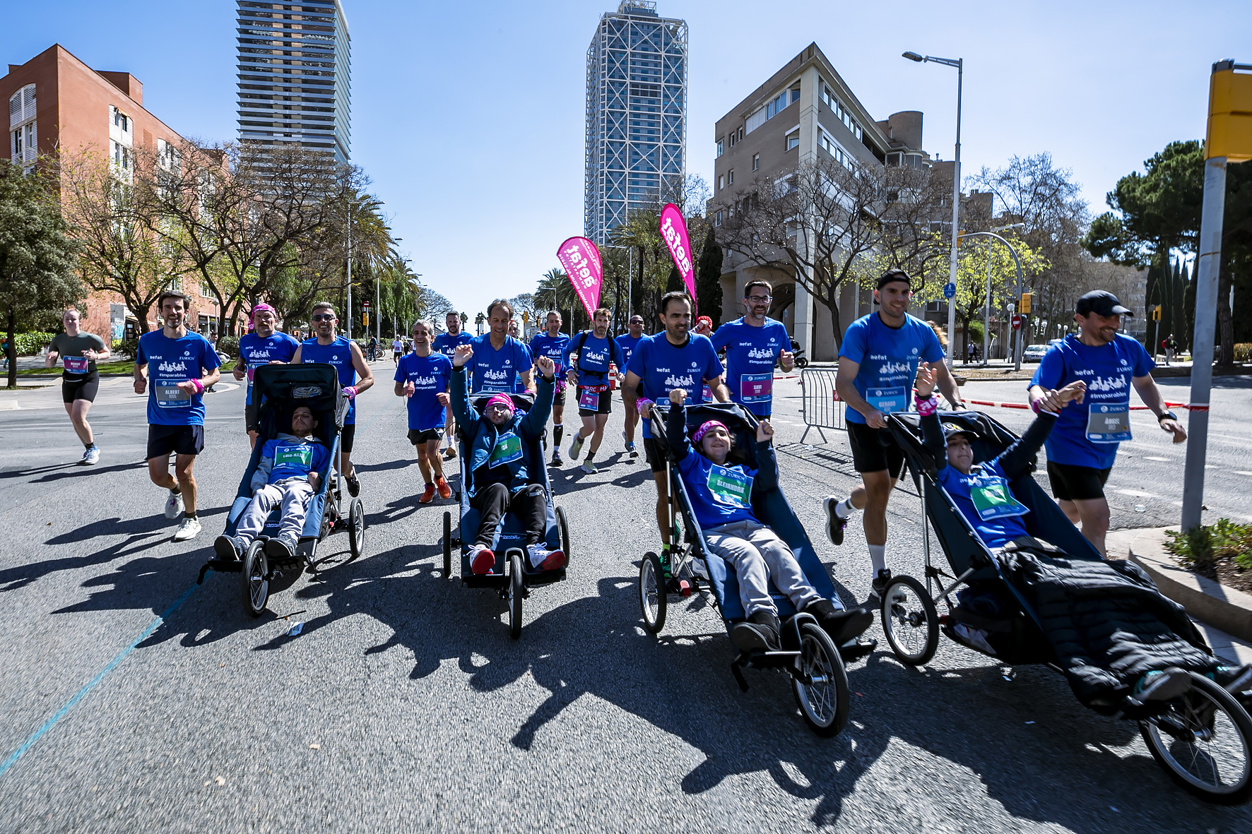 Equipo Zurich Aefat en Marató Barcelona 2023 Foto Xavier dArquer 3
