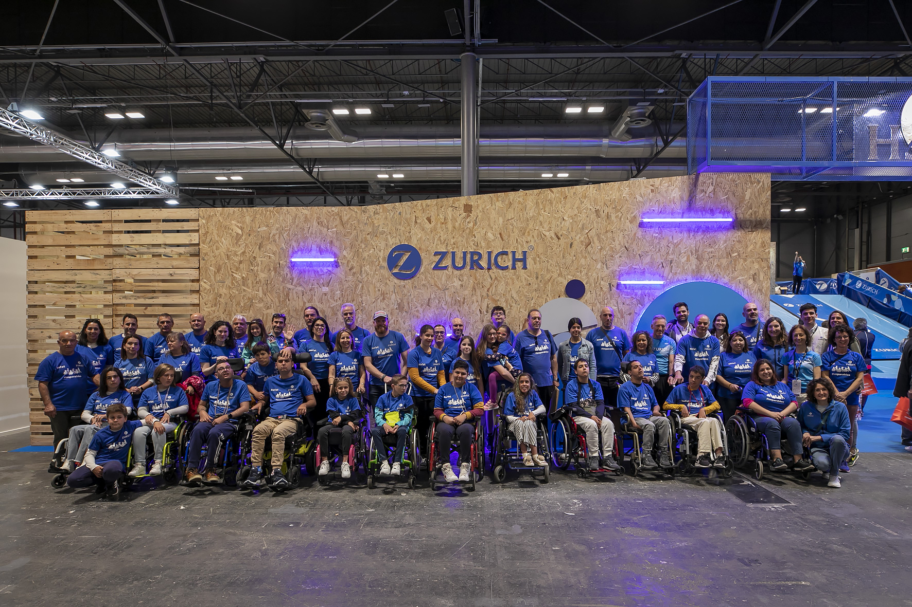 Equipo_Zurich_Aefat_en_Maratón_Madrid_1_feria_Foto_Xavier_dArquer_-_Doblestudio.jpg