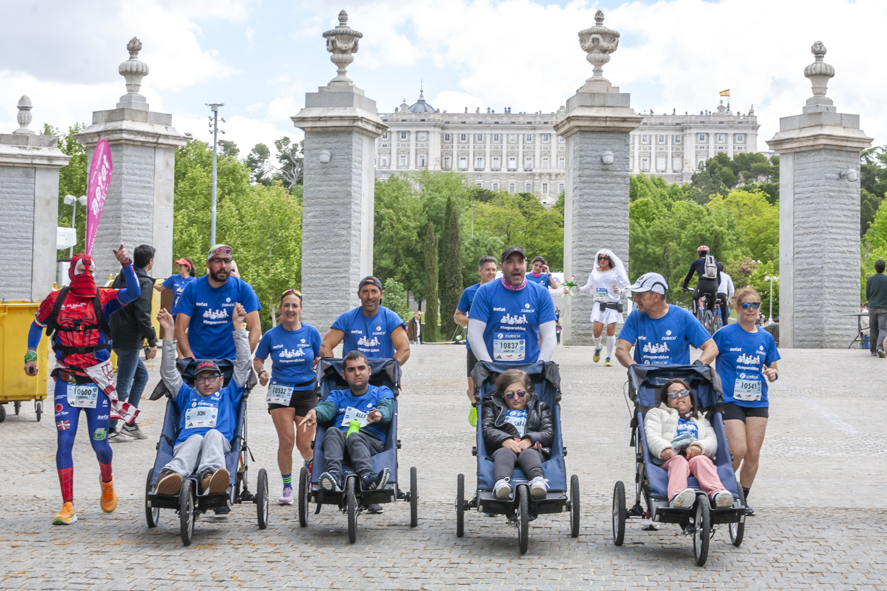 Equipo_Zurich_Aefat_en_Maratón_Madrid_2024_Foto_Xavier_dArquer-Doblestudio_8.jpg