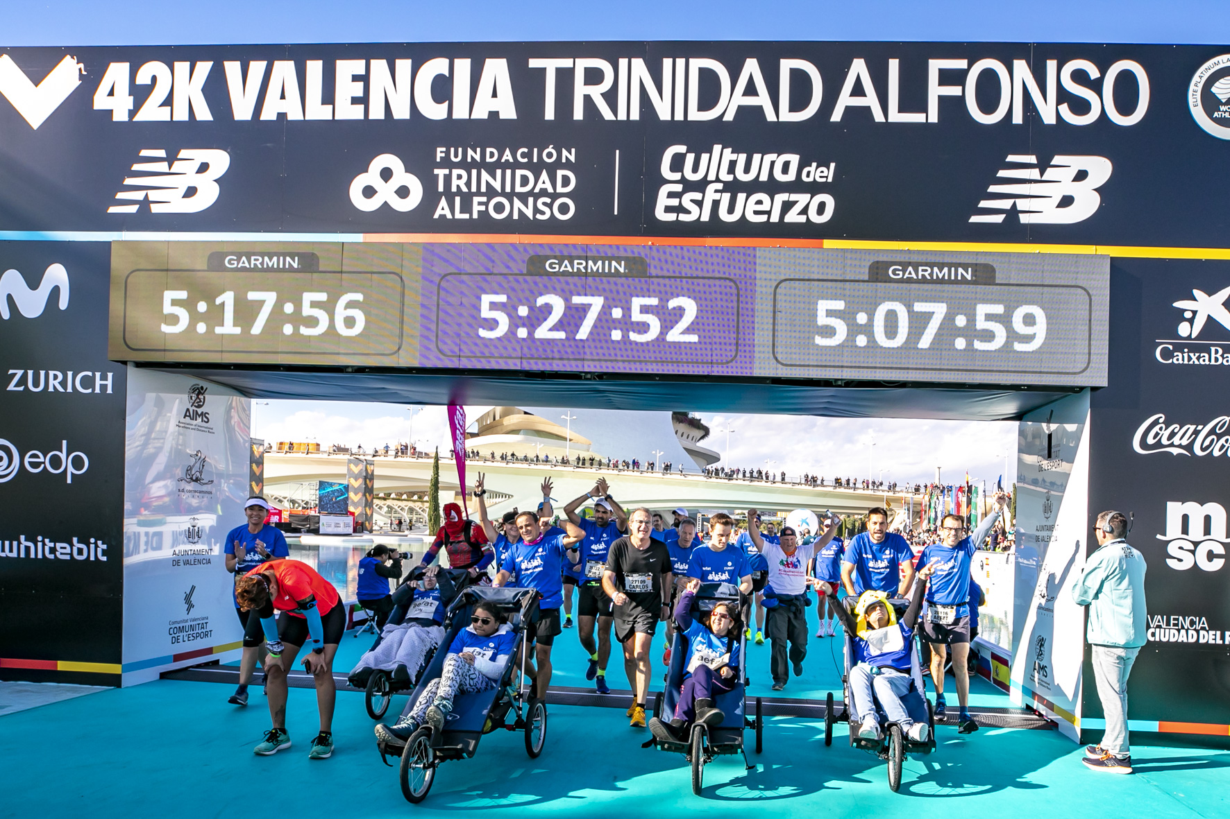 Equipo Zurich Aefat en Maratón Valencia 2022 ataxia telangiectasia 10