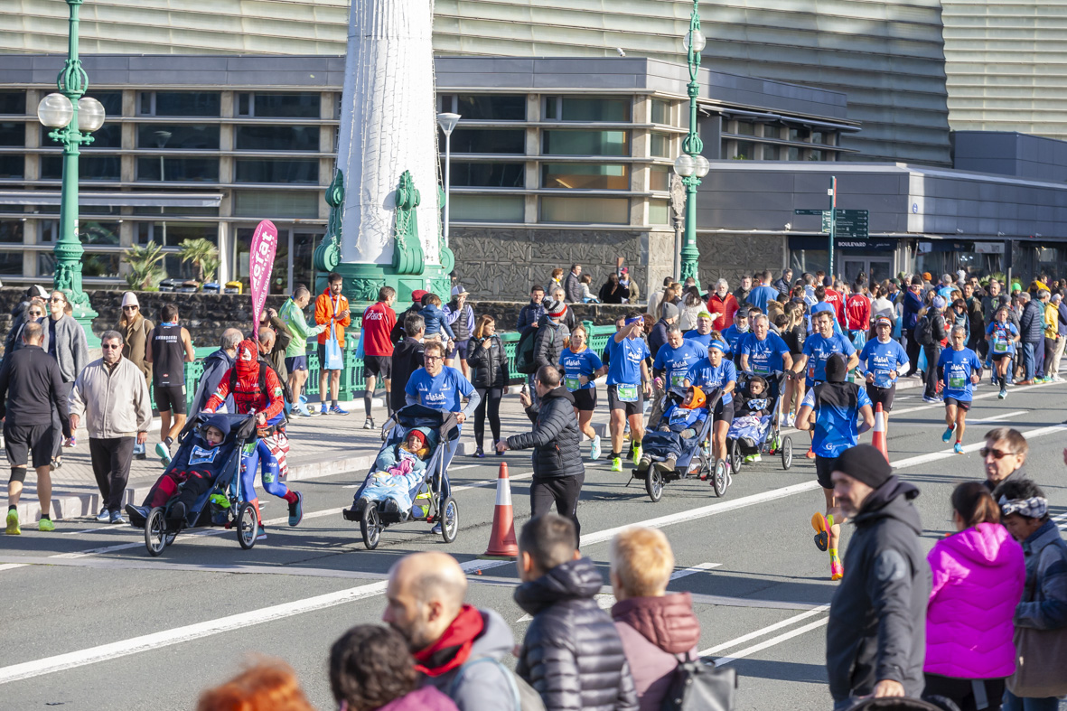 Equipo_Zurich_Aefat_en_kursaal_San_Sebastián_2023_-_Foto_Xavier_dArquer.jpg