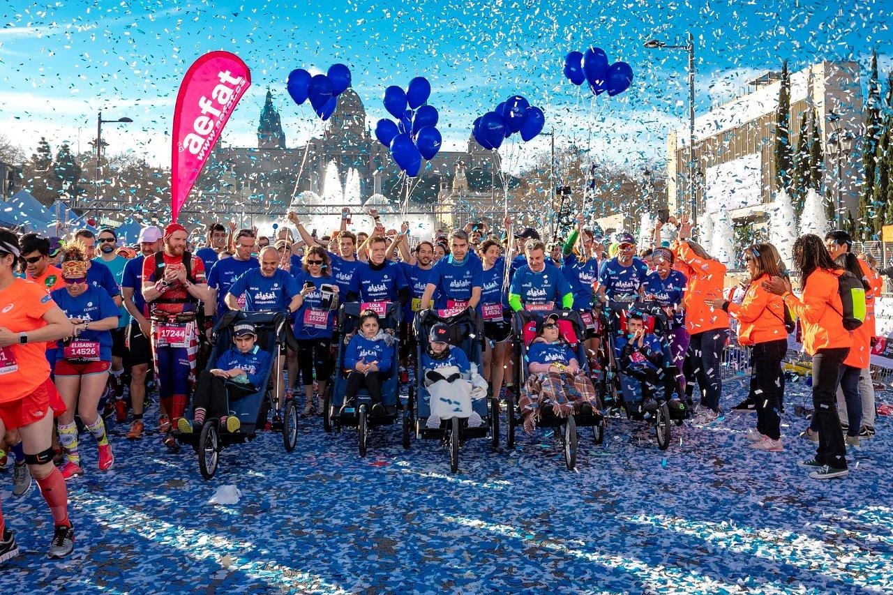 Salida Equipo Zurich Aefat en Marató Barcelona 2019 Foto Xavier dArquer